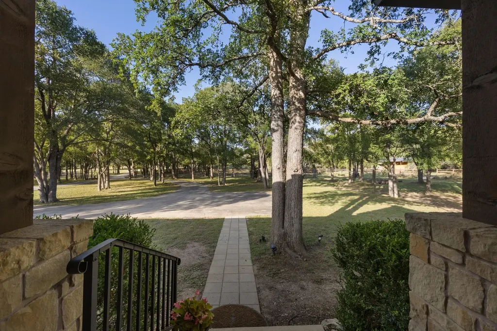 447 Miss Donna Lane Dripping Springs TX 78620