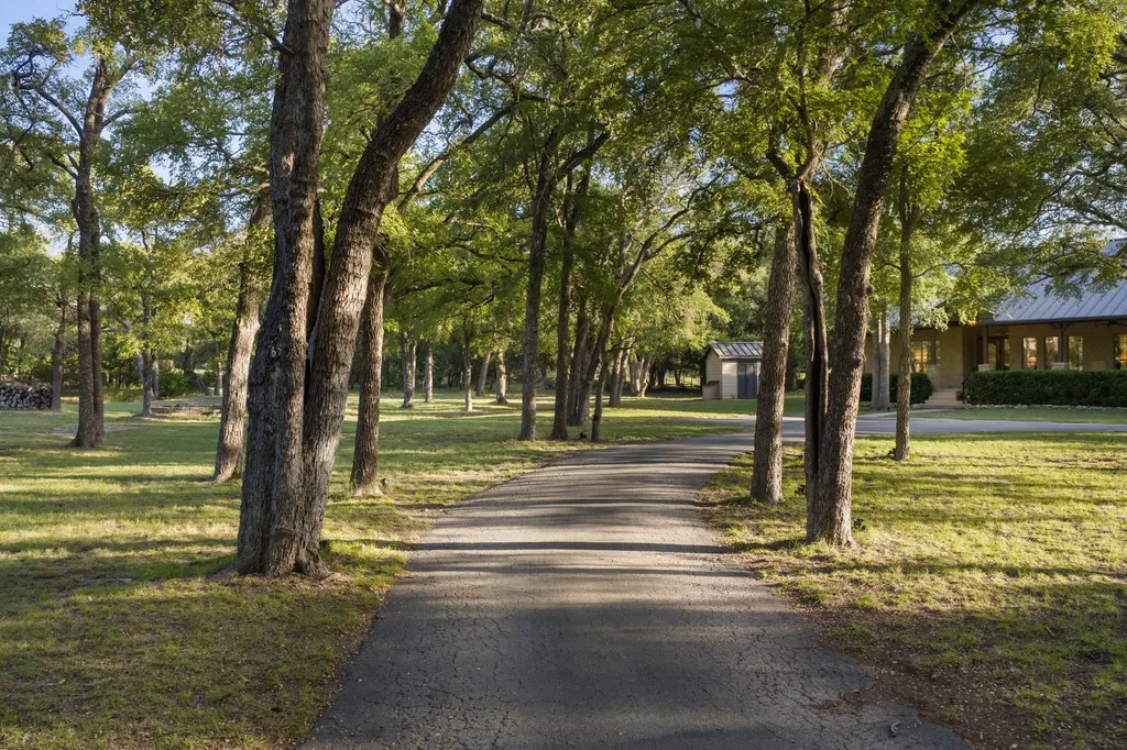 447 Miss Donna Lane Dripping Springs TX 78620