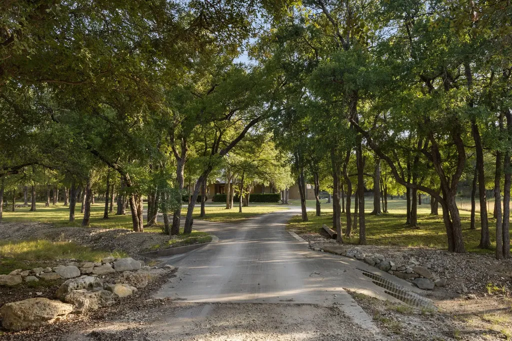 447 Miss Donna Lane Dripping Springs TX 78620