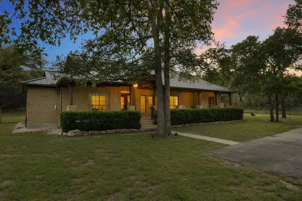 447 Miss Donna Lane Dripping Springs TX 78620