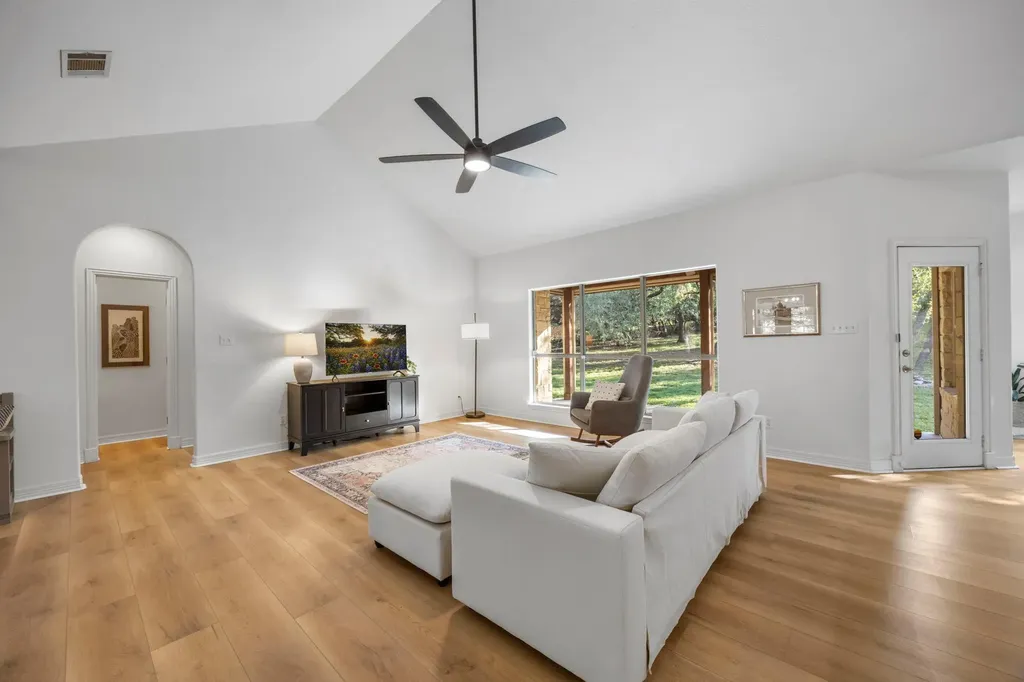 447 Miss Donna Lane Dripping Springs TX 78620