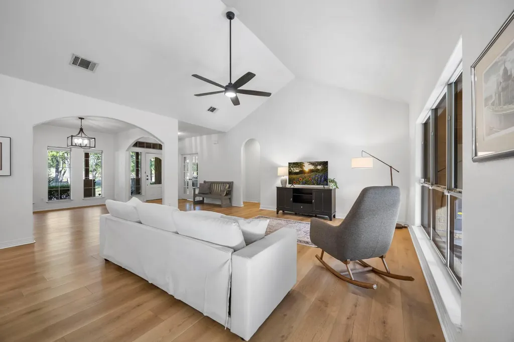 447 Miss Donna Lane Dripping Springs TX 78620
