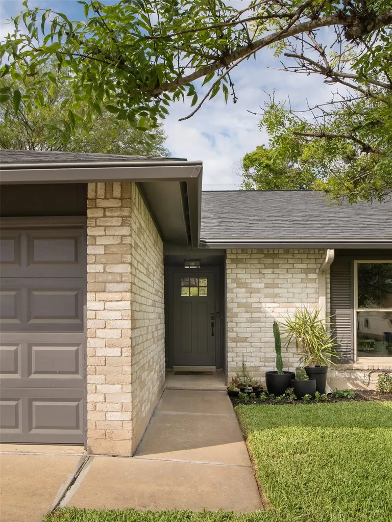 304 Skyloop Drive Austin TX 78745