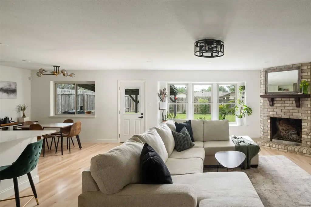 304 Skyloop Drive Austin TX 78745