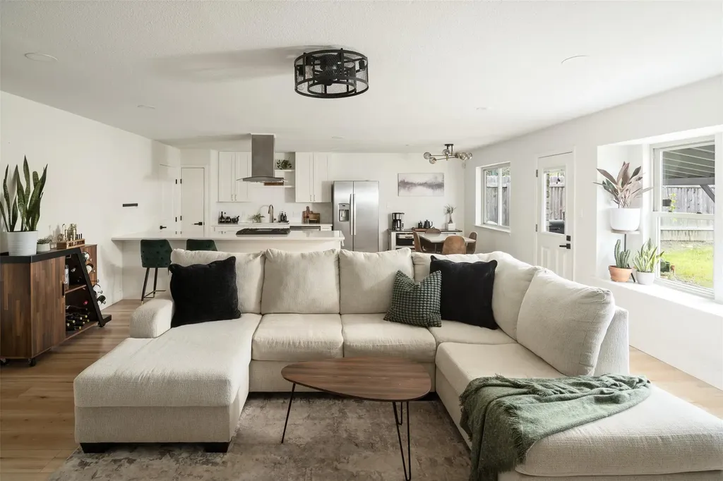 304 Skyloop Drive Austin TX 78745