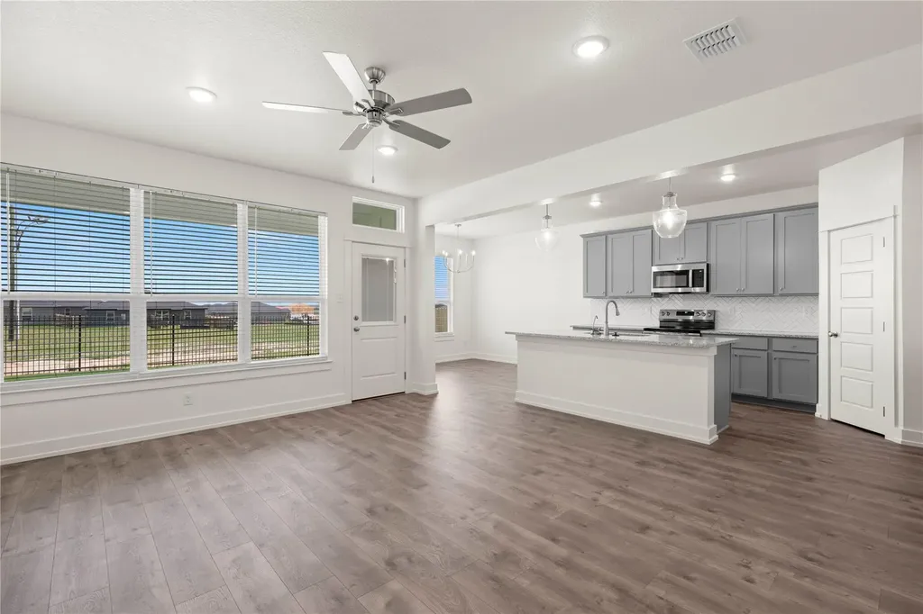 564 Gus Loop Georgetown TX 78626