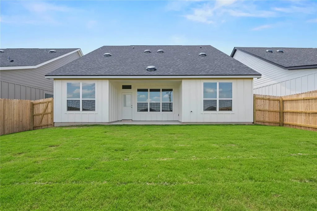 564 Gus Loop Georgetown TX 78626
