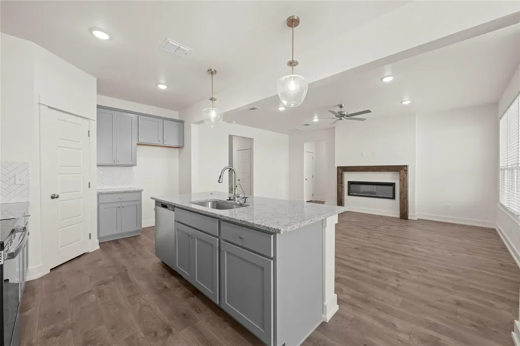 564 Gus Loop Georgetown TX 78626
