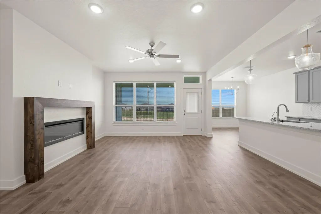 564 Gus Loop Georgetown TX 78626