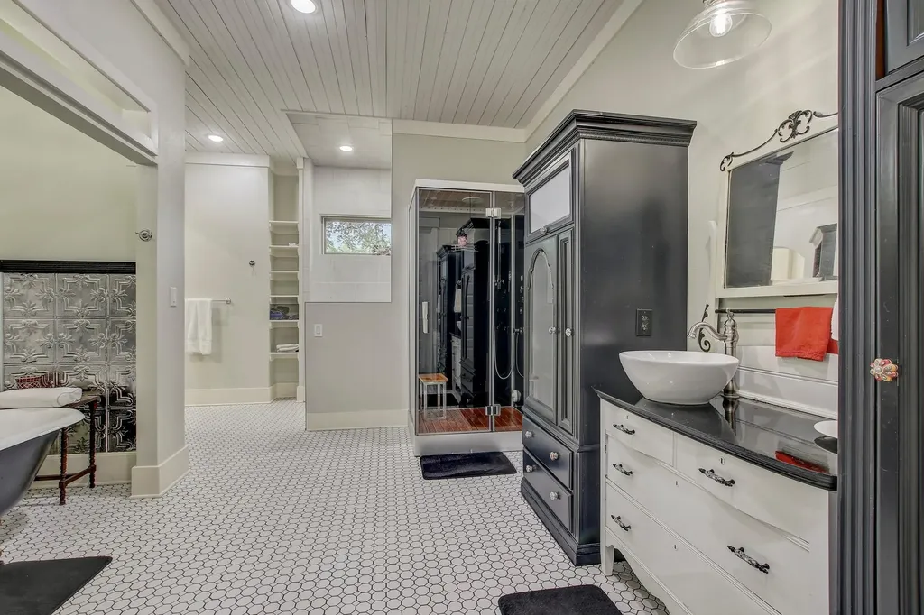 104 Kendall Road Spicewood TX 78669