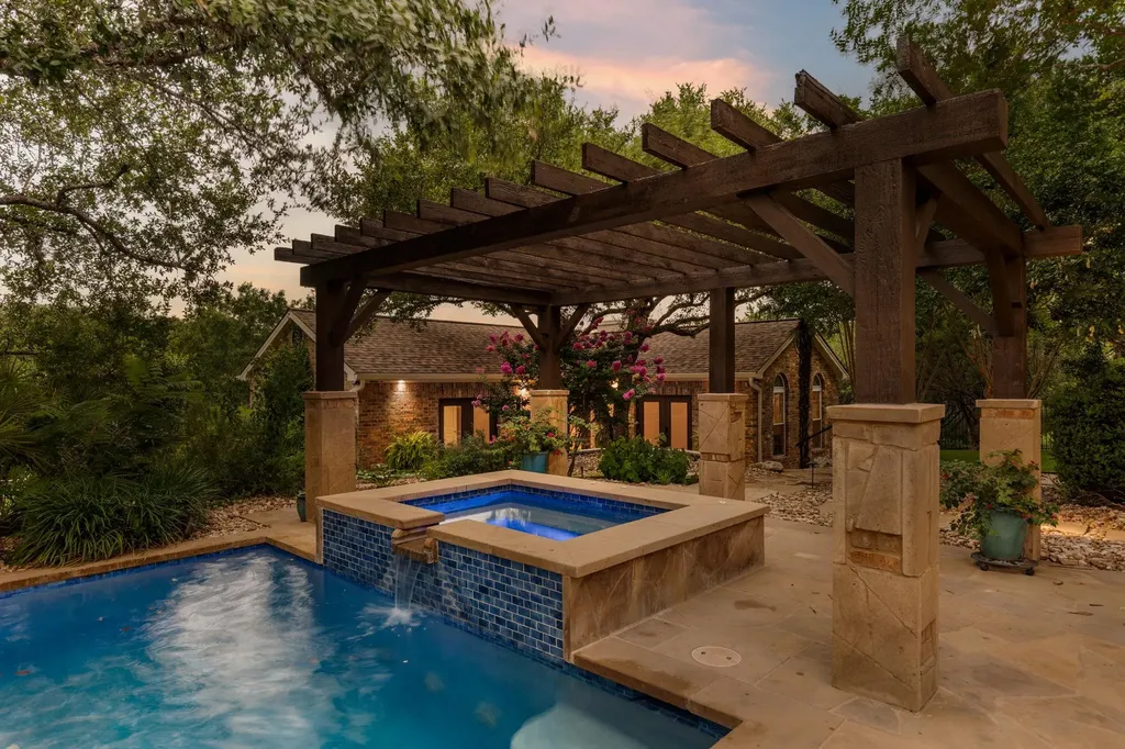 2906 Padina Drive Austin TX 78733