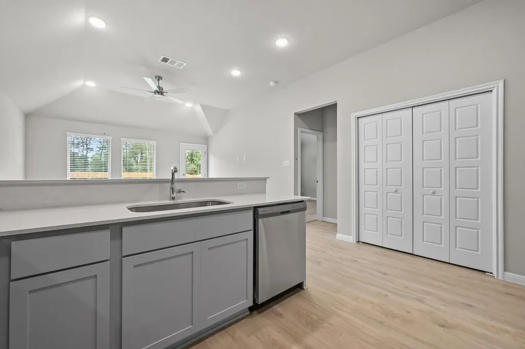 332 Bendecido Loop Elgin TX 78621