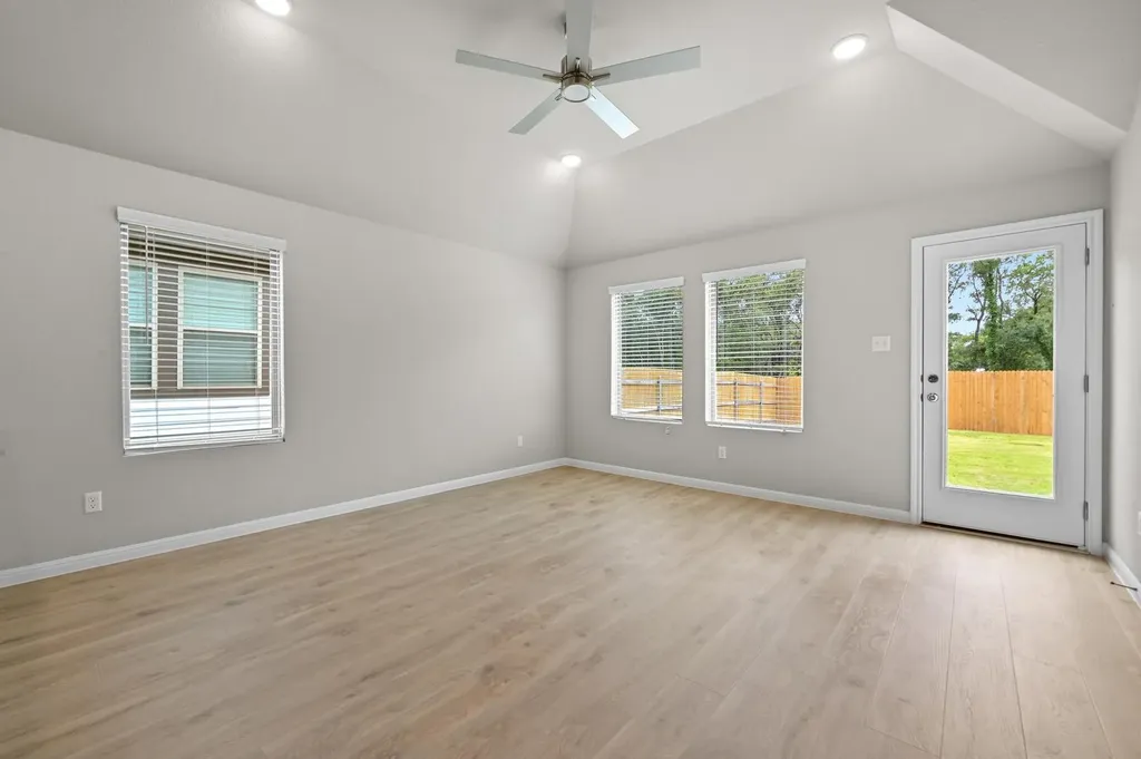 332 Bendecido Loop Elgin TX 78621