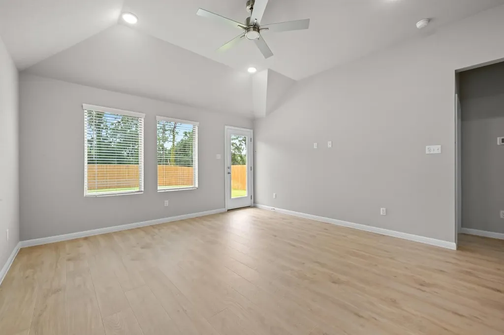 332 Bendecido Loop Elgin TX 78621