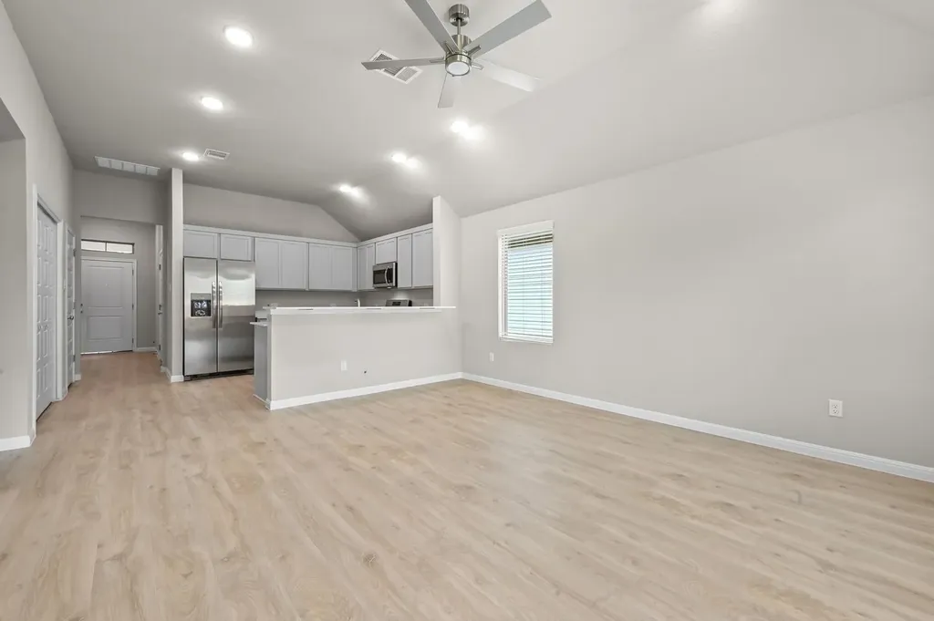 332 Bendecido Loop Elgin TX 78621