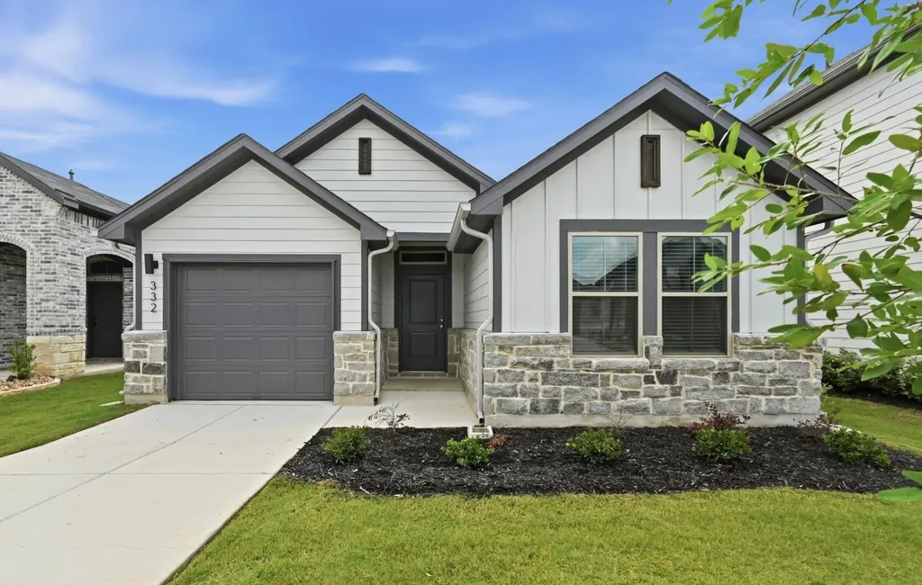 332 Bendecido Loop Elgin TX 78621