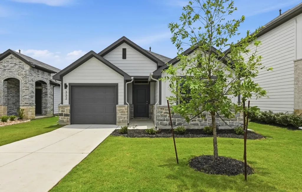 332 Bendecido Loop Elgin TX 78621