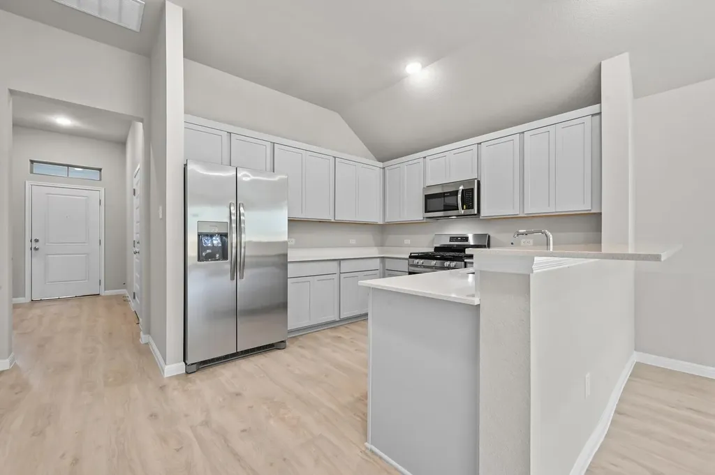 332 Bendecido Loop Elgin TX 78621