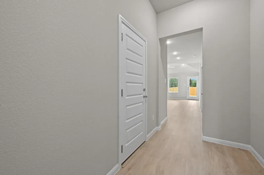 332 Bendecido Loop Elgin TX 78621