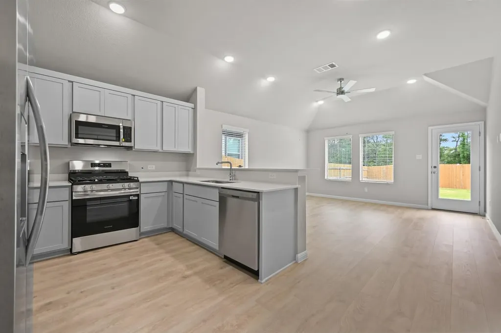 332 Bendecido Loop Elgin TX 78621