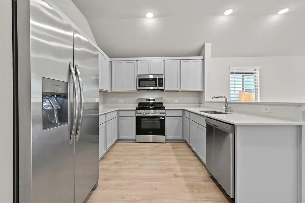 332 Bendecido Loop Elgin TX 78621