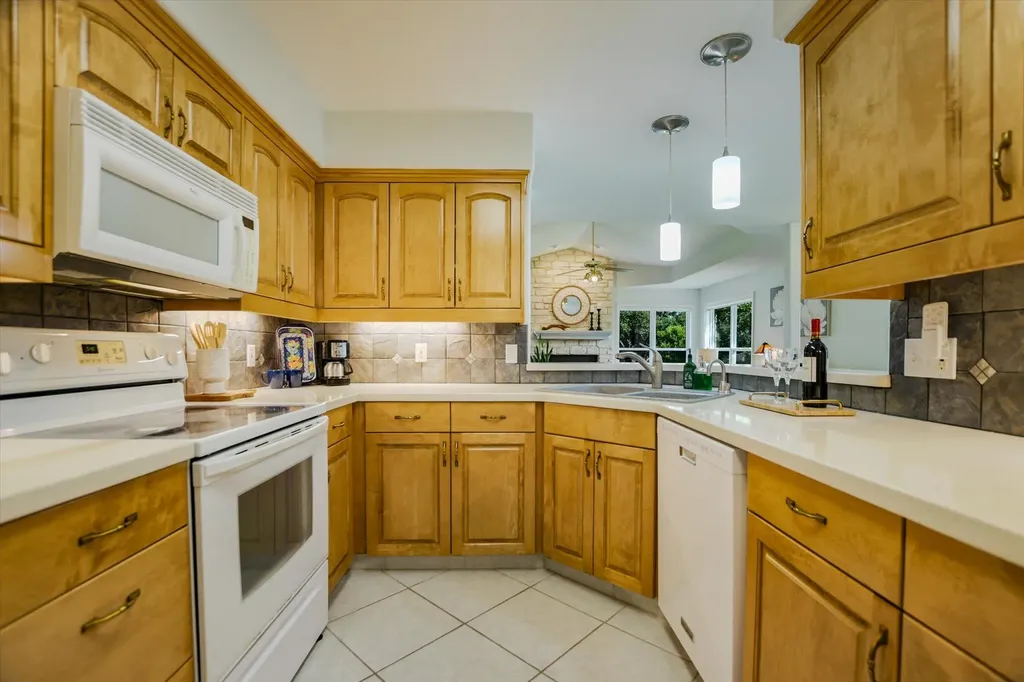 48 Cypress Point Wimberley TX 78676
