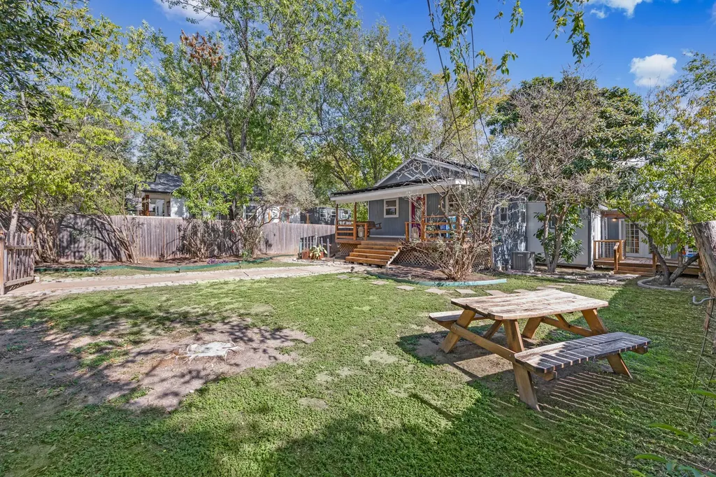 1137 Richardine Avenue Austin TX 78721