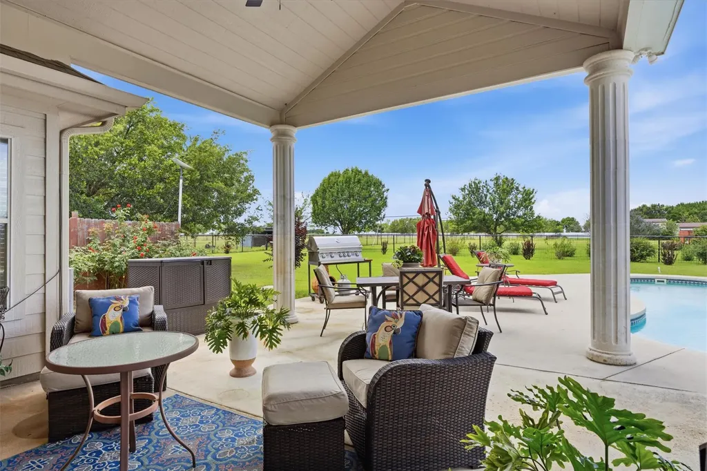 339 County Road 368 Taylor TX 76574