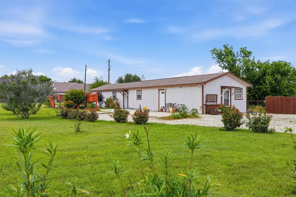 339 County Road 368 Taylor TX 76574