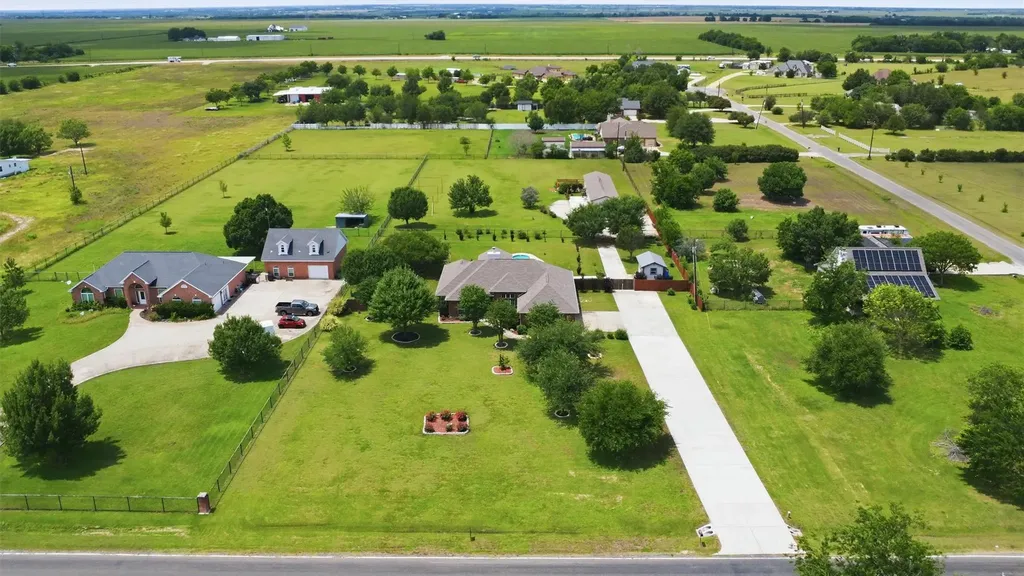 339 County Road 368 Taylor TX 76574