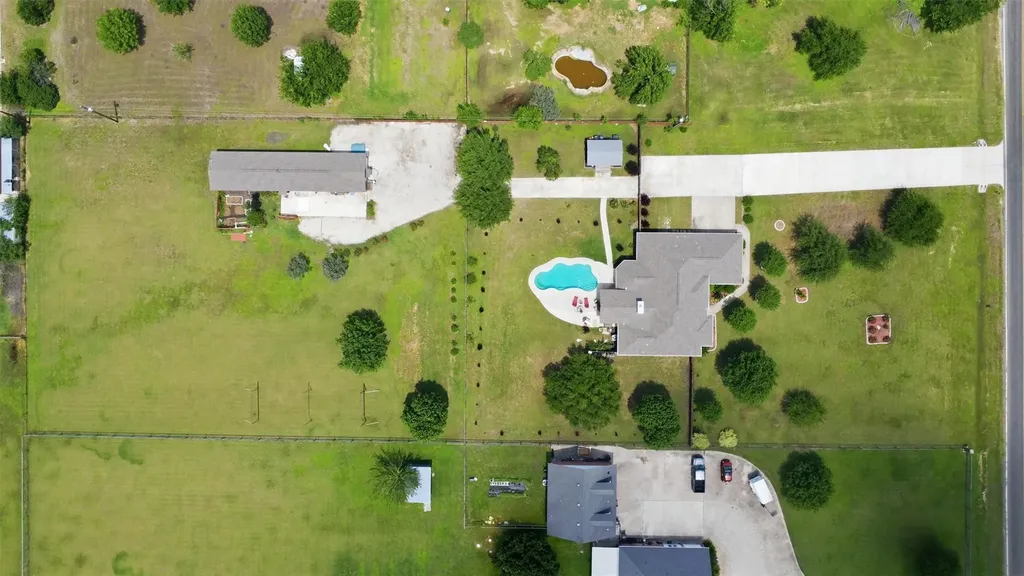 339 County Road 368 Taylor TX 76574