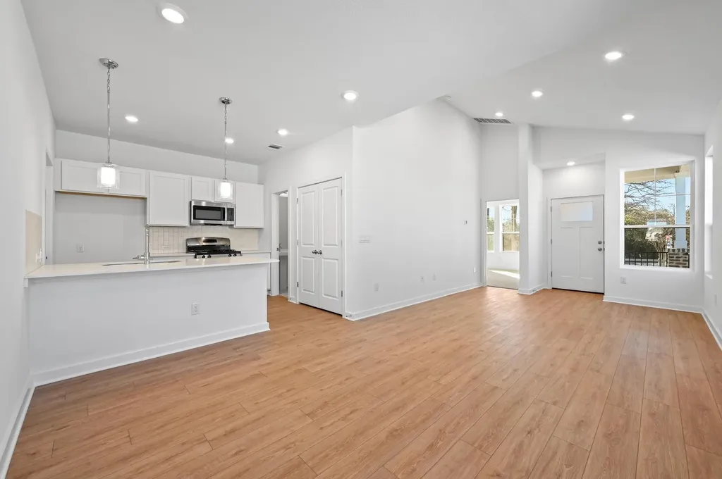 497 Orleanian Drive Buda TX 78610