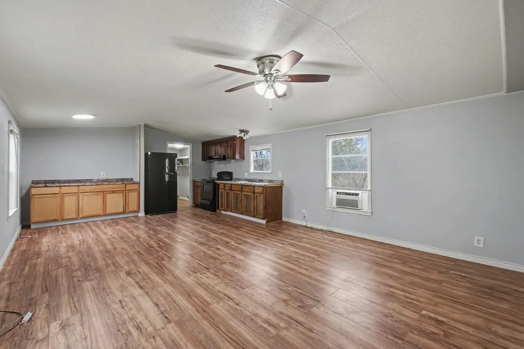 919 Austin Street Kingsland TX 78639