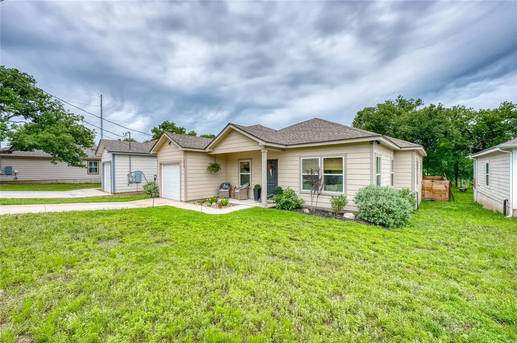 2210 Mcarthur Avenue Kingsland TX 78639