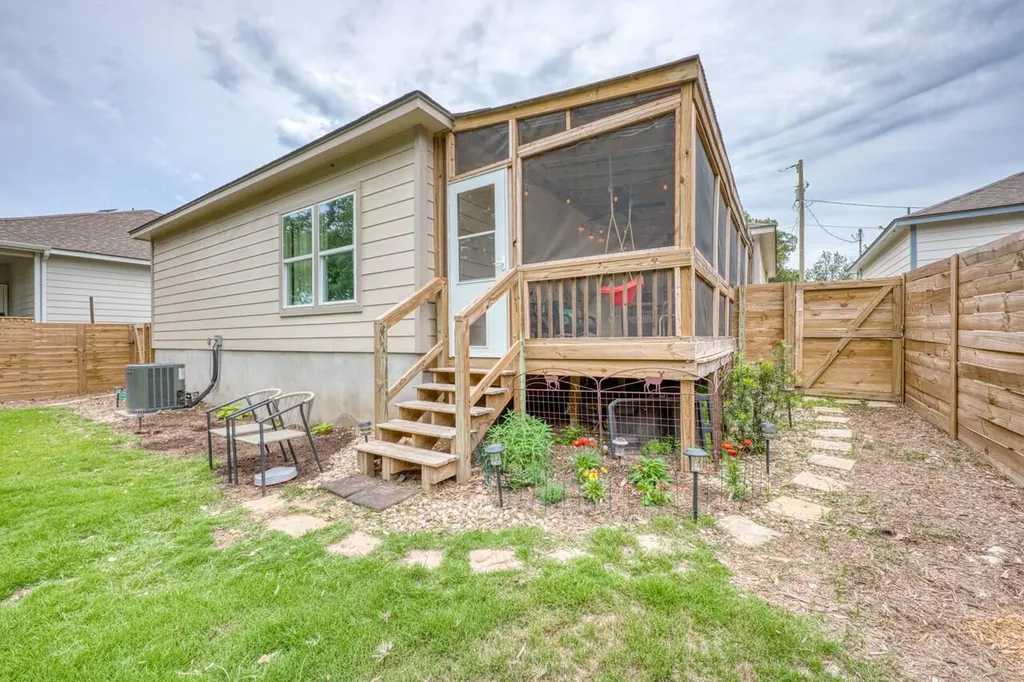 2210 Mcarthur Avenue Kingsland TX 78639