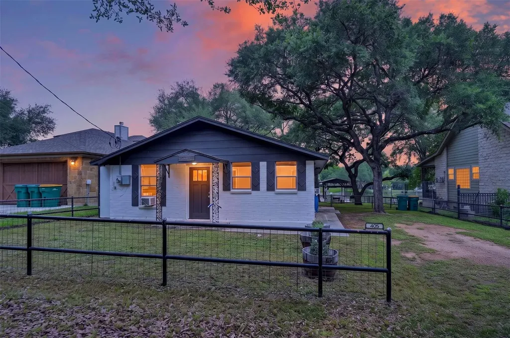405 Robin Hood Lane Granite Shoals TX 78654
