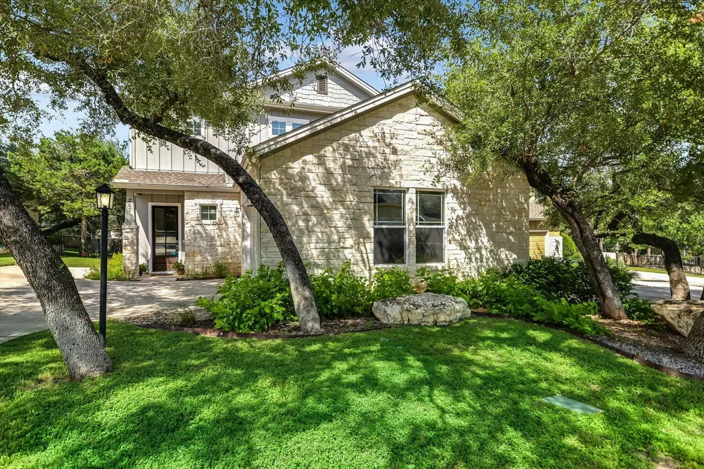 207 Fairlake Circle Lakeway TX 78734