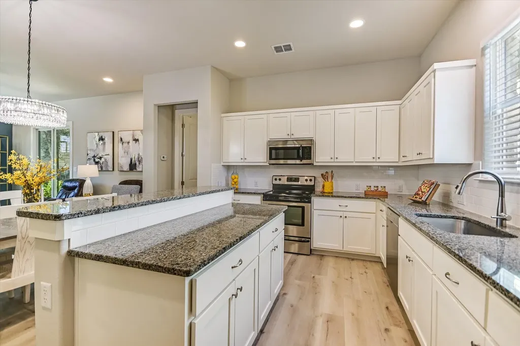 207 Fairlake Circle Lakeway TX 78734