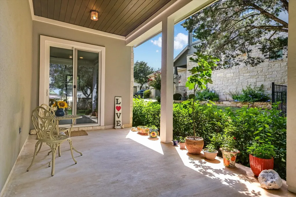 207 Fairlake Circle Lakeway TX 78734
