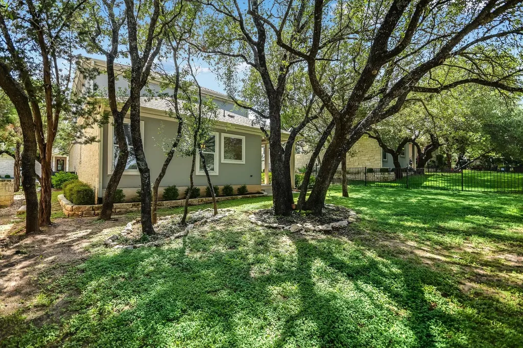 207 Fairlake Circle Lakeway TX 78734