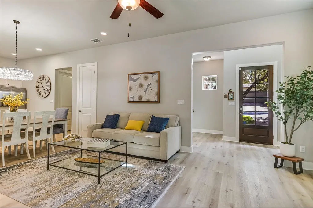 207 Fairlake Circle Lakeway TX 78734