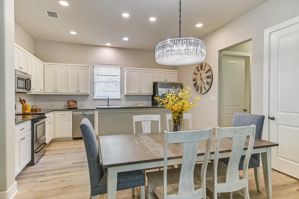 207 Fairlake Circle Lakeway TX 78734