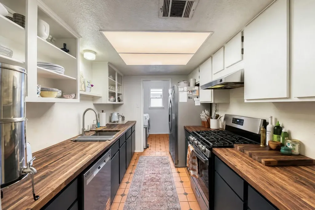 7701 Whitsun Drive Austin TX 78749