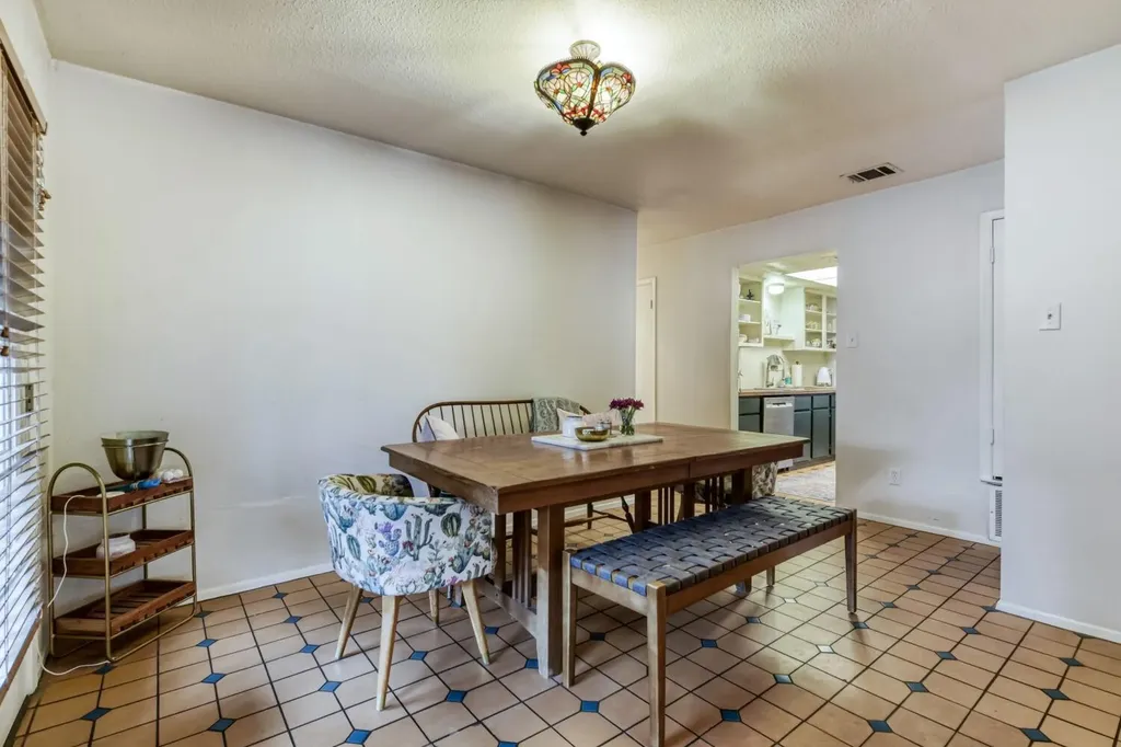 7701 Whitsun Drive Austin TX 78749