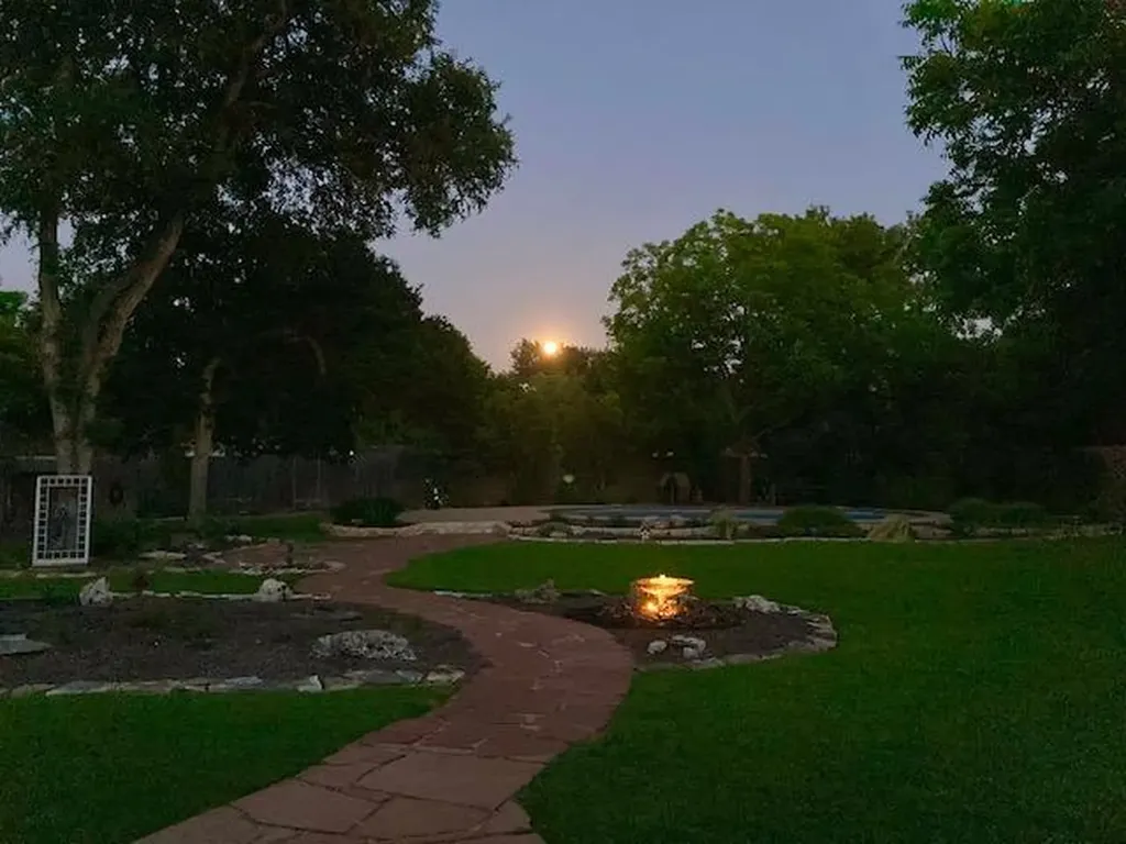 11613 Sunset Drive Austin TX 78748