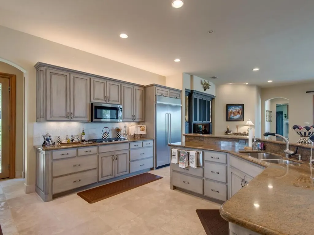 202 Hidden Hills Cove Spicewood TX 78669