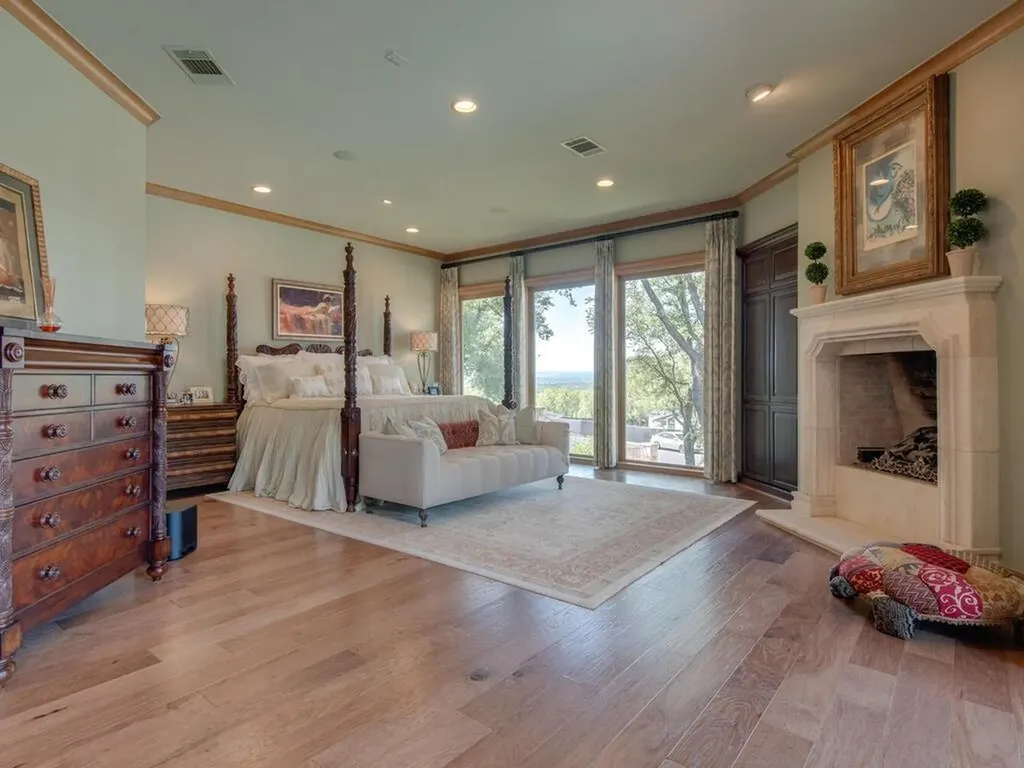 202 Hidden Hills Cove Spicewood TX 78669