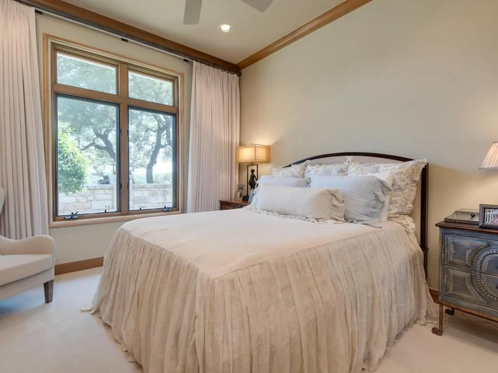 202 Hidden Hills Cove Spicewood TX 78669
