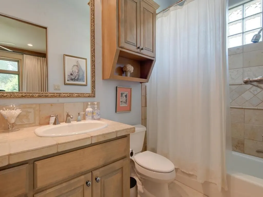 202 Hidden Hills Cove Spicewood TX 78669