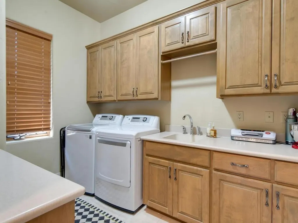 202 Hidden Hills Cove Spicewood TX 78669